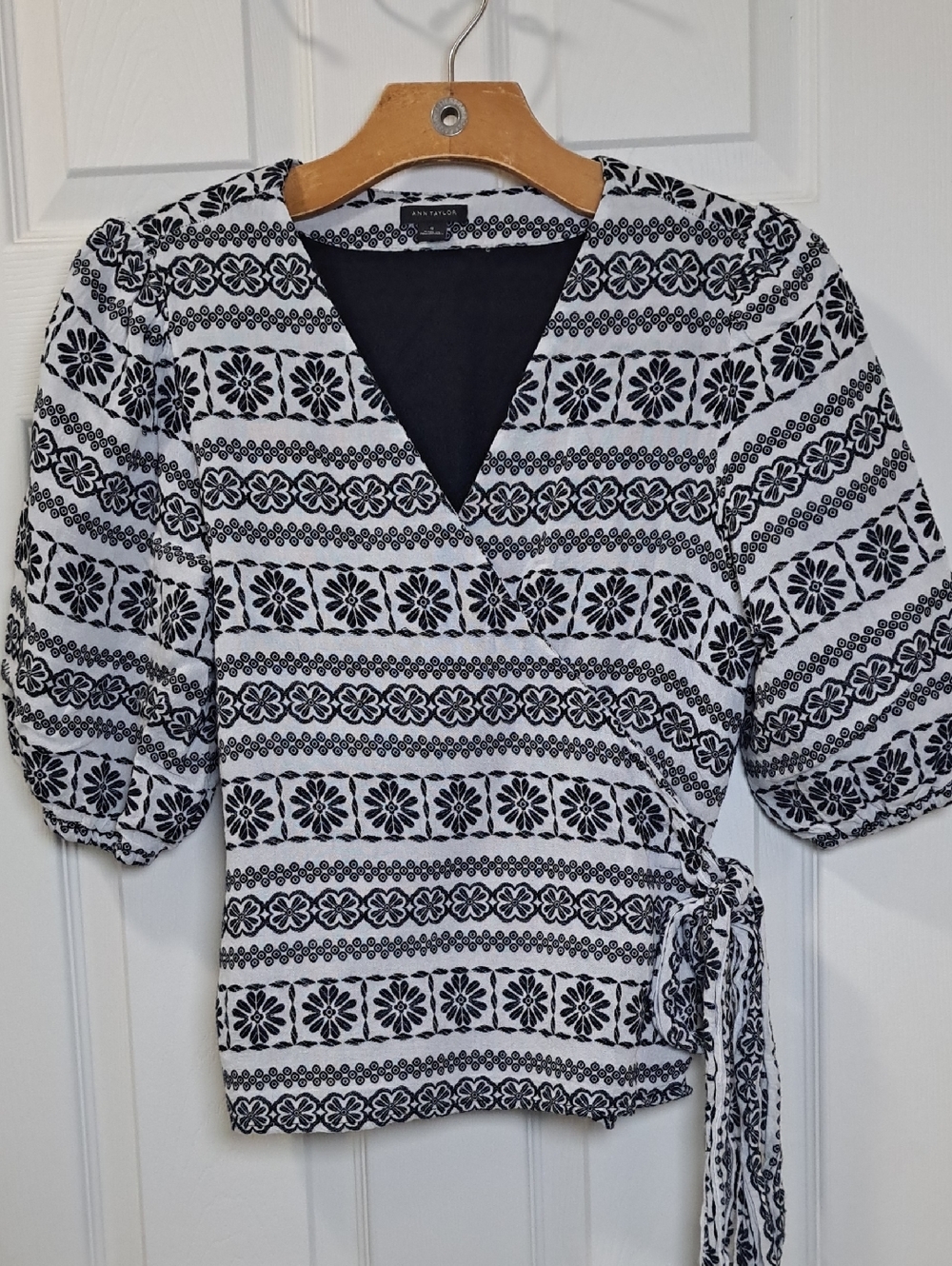 Ann Taylor Embroidered Floral Wrap Crop Top Tie Waist Lined Puff Sleeves Boho